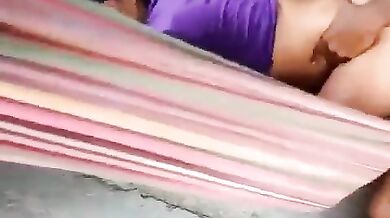 Kuzhanthai thoonga vaithuvitu athe thotilil husband wife sex film