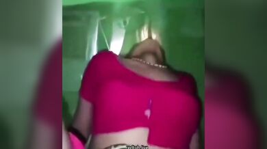 Velaikari saree kooda kazhata vidamal sex seiyum porn movie