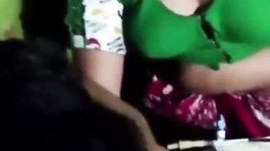 Velaikari saree kooda kazhata vidamal sex seiyum porn movie