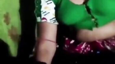 Velaikari saree kooda kazhata vidamal sex seiyum porn movie