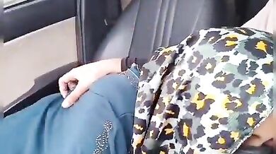 Car il vaithu pundai nondi boobs suck seitha mms video