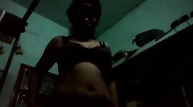 Dress change seiyumbothu than nirvana udambai padam