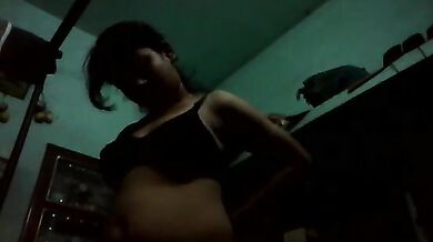 Dress change seiyumbothu than nirvana udambai padam