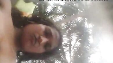 Kalla kathalanukaga mottai madi sendru mulai kaatum pen