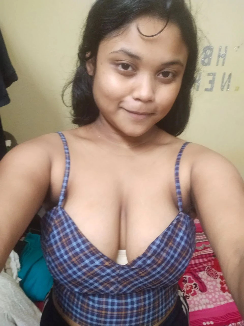 நார்த் ஈஸ்ட் பொண்ணு தமிழ் காட்டும் செக்ஸ் போட்டோ