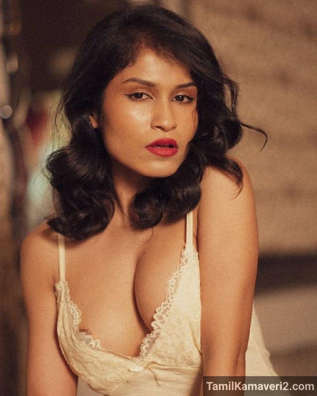 மாடல் அழகியின் பாத்ரூம் அந்தரங்க செக்ஸ்