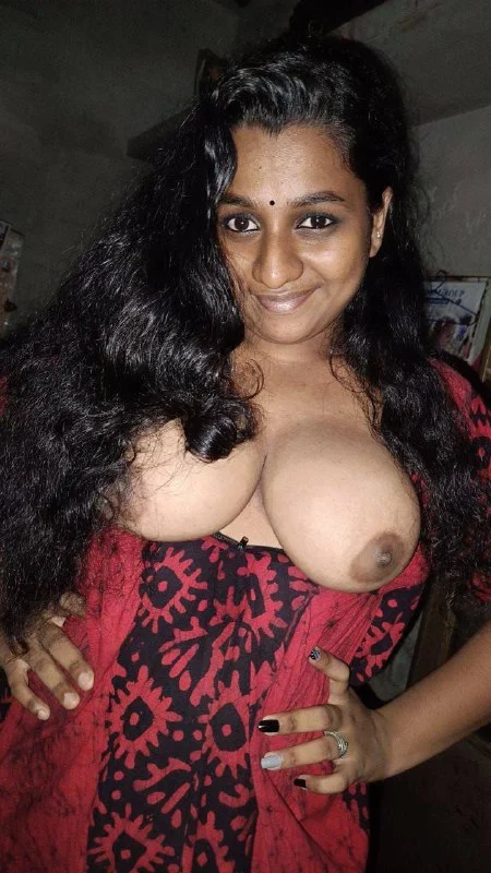 முலை மற்றும் புண்டை காட்டும் ஆண்டி காம படங்கள்